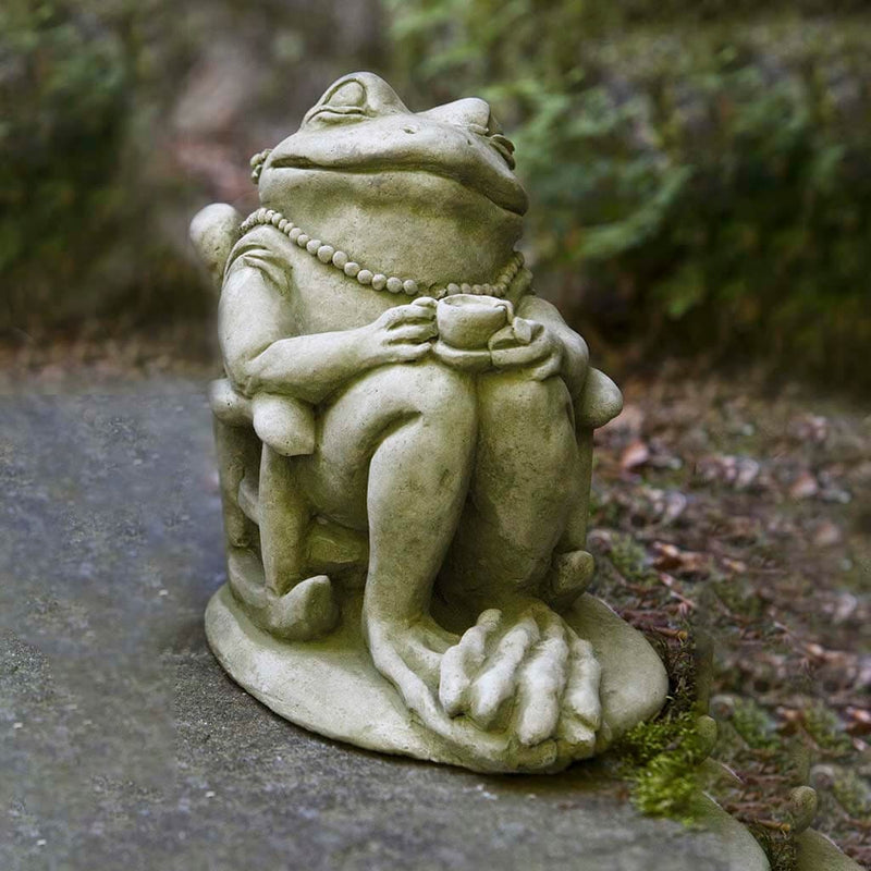 Campania International Tea Statue stained in the English Moss patina, the ideal color for this garden statue.