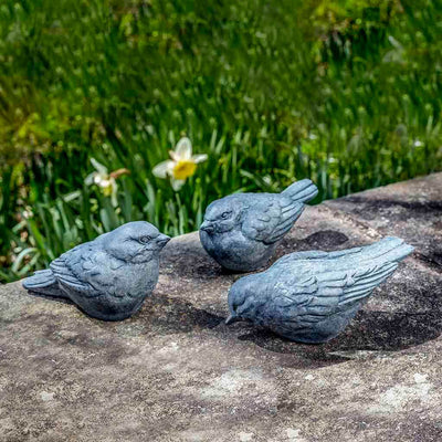 Campania International Trio d'Oiseaux Statue, set in the garden to add charm and character. The statue is shown in the Lead Antique Patina.