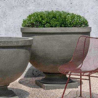 Campania International Huntington Large Urn, displayed in the best-selling hand-applied color.
